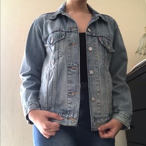Light wash Levi’s Denim Jacket